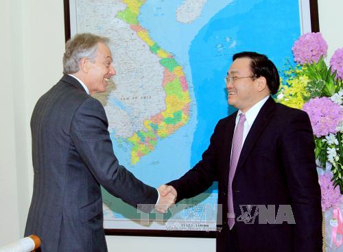 Phó Thủ tướng Hoàng Trung Hải tiếp ông Tony Blair 